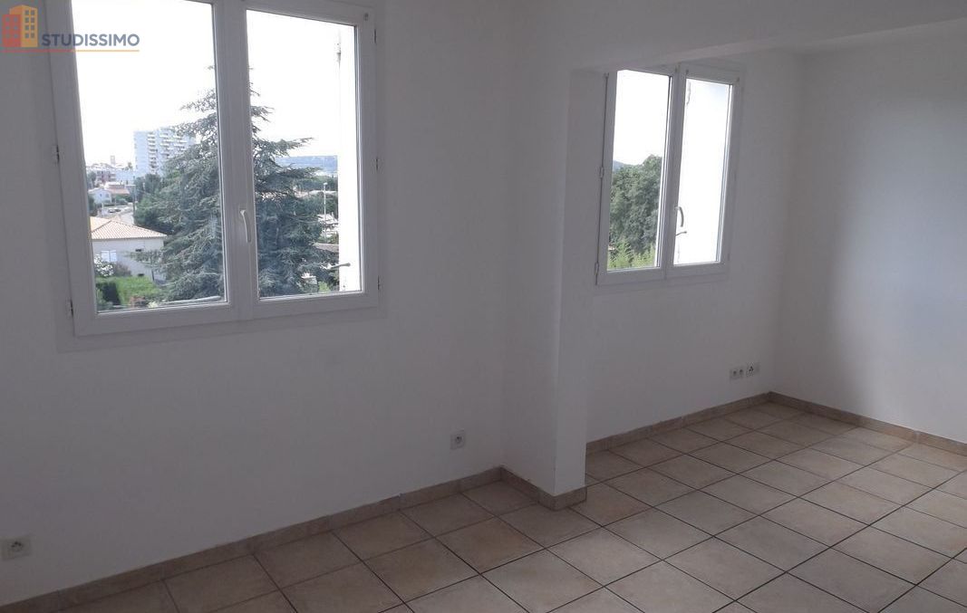 Studio à Bagnols-sur-Cèze