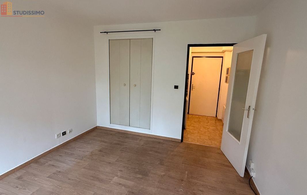 Studio 20m² Nîmes 30000 - Jardin, parking - Photo 5