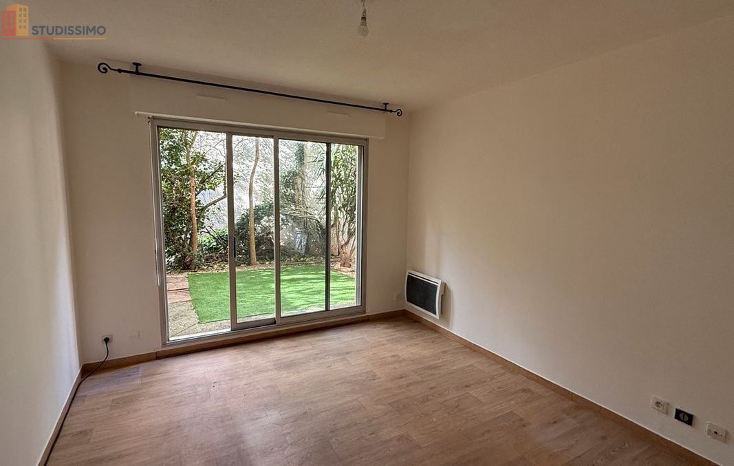 Studio 20m² Nîmes 30000 - Jardin, parking - Photo 4