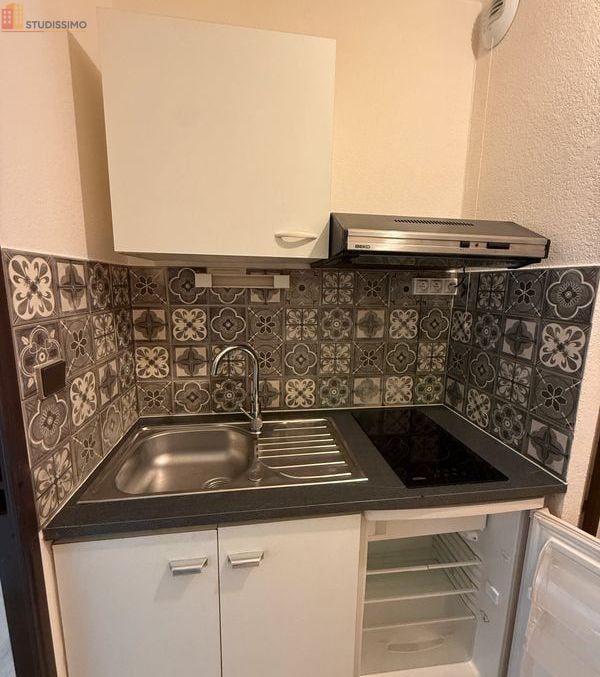 Studio 20m² Nîmes 30000 - Jardin, parking - Photo 1