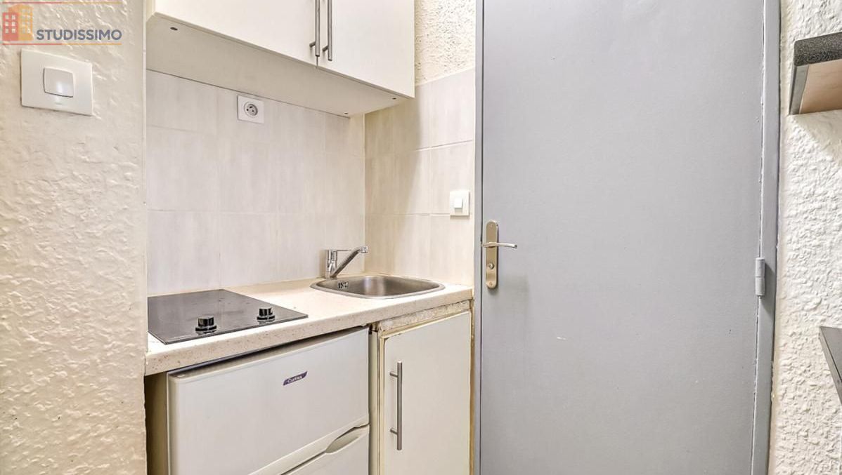 Studio meublé 21m² Nîmes centre - Meublé, DPE D - Photo 2