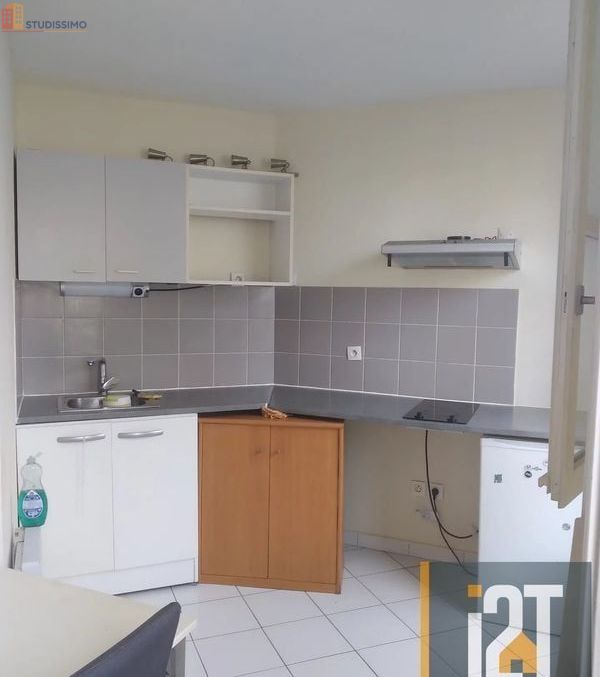 Studio meublé 27m² Nîmes centre - Meublé, 4e étage - Photo 3