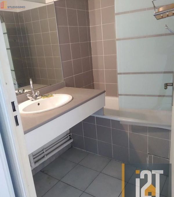 Studio meublé 27m² Nîmes centre - Meublé, 4e étage - Photo 2