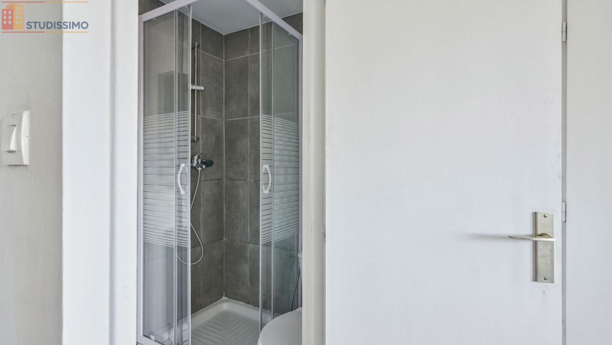Studio meublé 17m² Nîmes 30900 - Lumineux, 4e étage - Photo 9