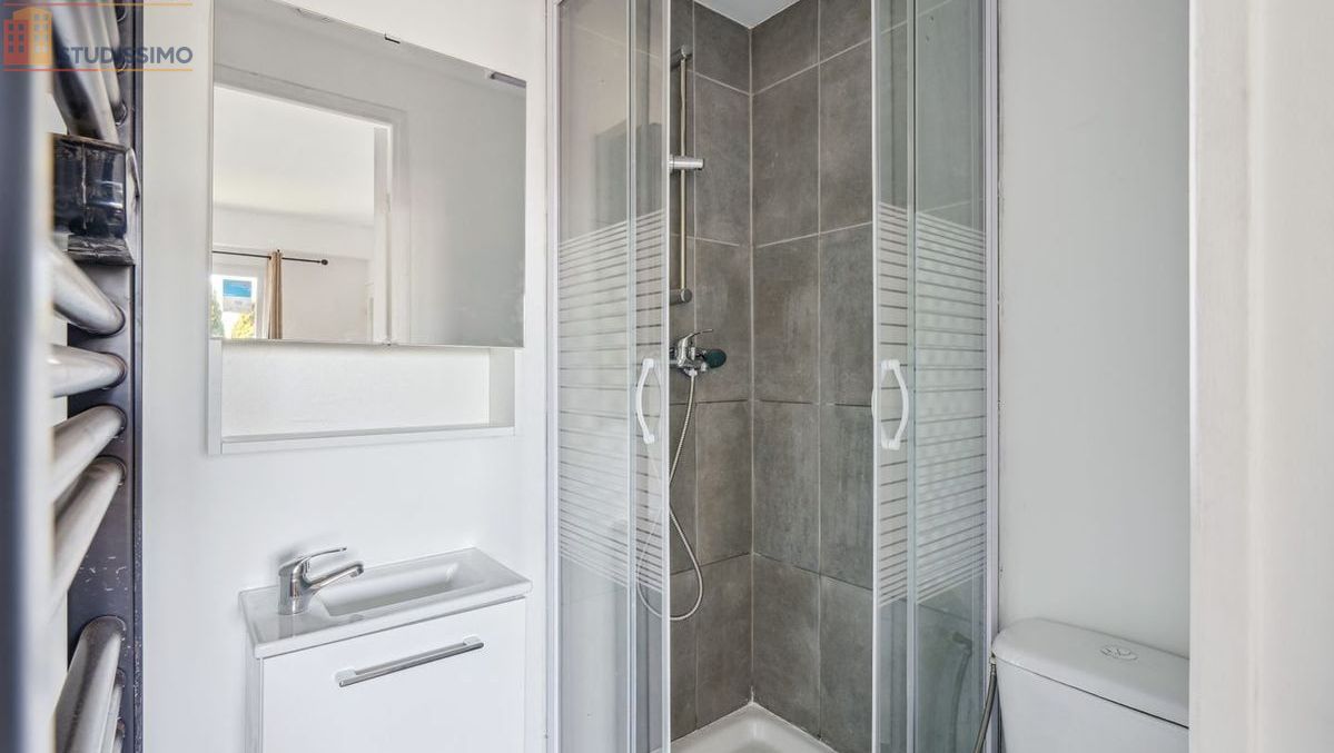Studio meublé 17m² Nîmes 30900 - Lumineux, 4e étage - Photo 4