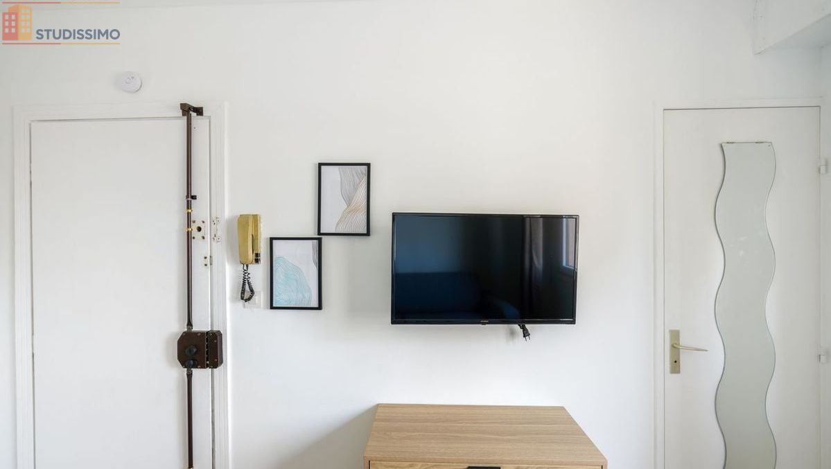 Studio meublé 17m² Nîmes 30900 - Lumineux, 4e étage - Photo 2