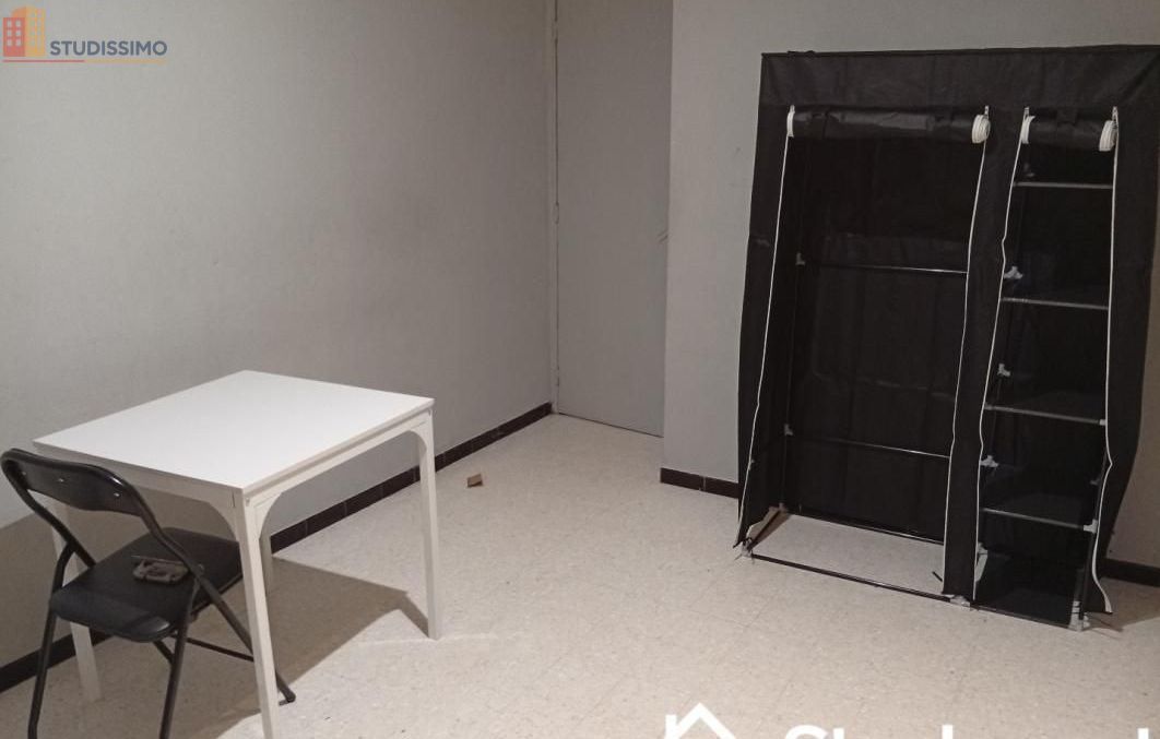 Studio 70m² Nîmes 30900 - Meublé, 5e étage - Photo 1