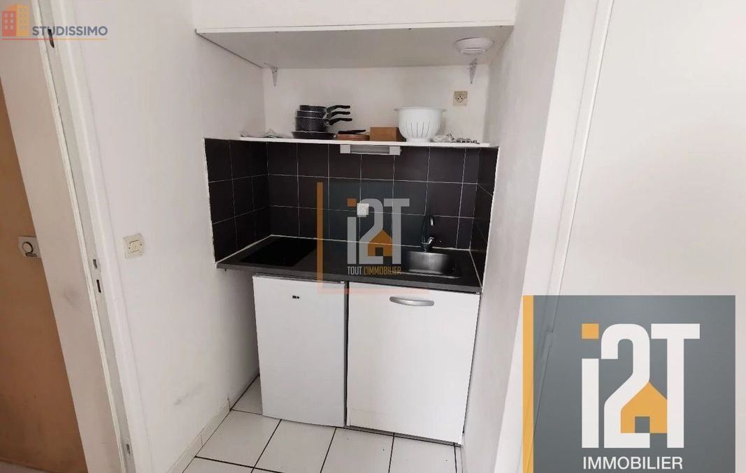 Studio meublé 18m² Nîmes centre - Dernier étage, lumineux - Photo 3