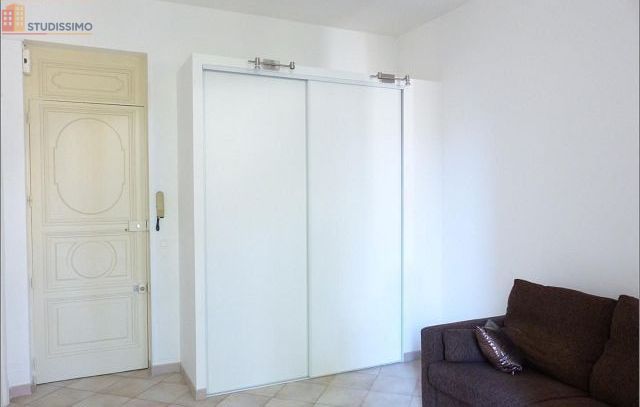 Studio meublé 38m² Nîmes - Meublé, DPE D - Photo 7
