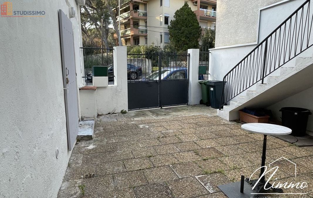Studio meublé 35m² Nîmes 30900 - Meublé, DPE D - Photo 4
