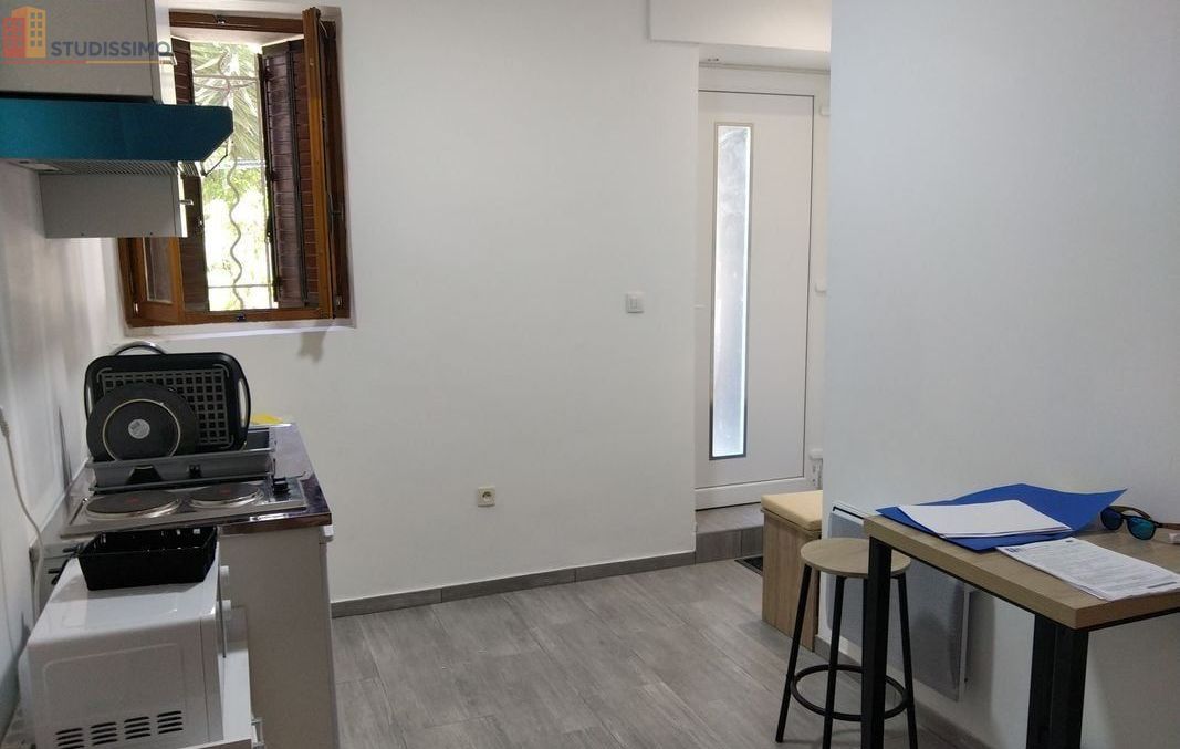 Studio meublé 28m² Nîmes 30000 - Meublé, DPE D - Photo 1