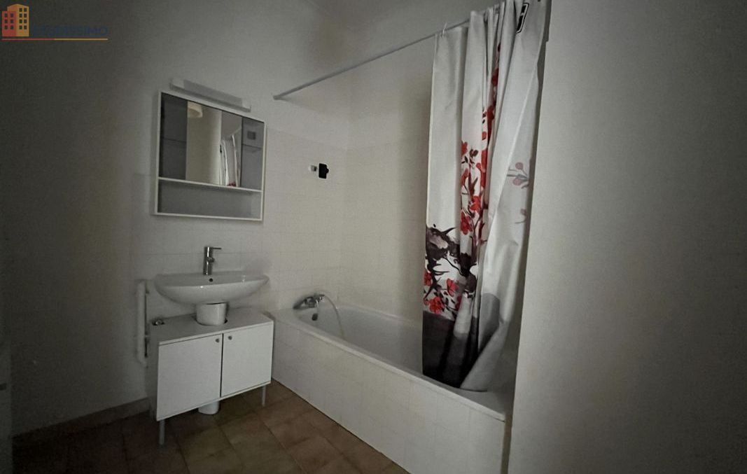 Studio meublé 40m² Nîmes 30900 - Lumineux, 2e étage - Photo 1
