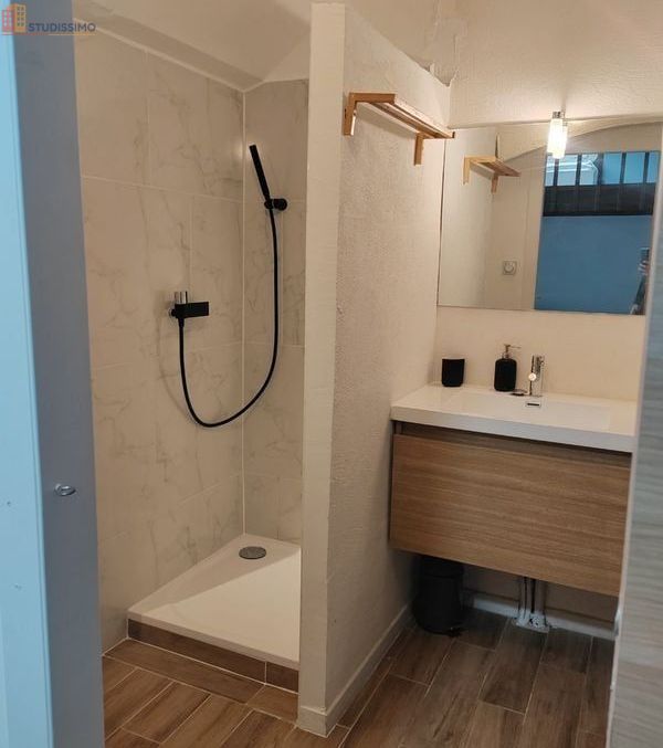 Studio meublé 40m² Nîmes - Meublé, DPE D - Photo 1