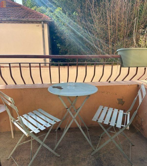 Studio meublé 25m² Montpellier centre - Terrasse, proche tramway - Photo 2