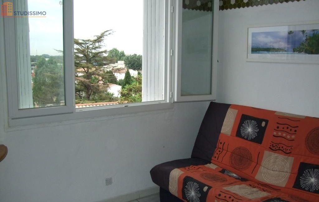 Studio meublé 28m² Montpellier 34070 - Proche tram, dernier étage - Photo 2
