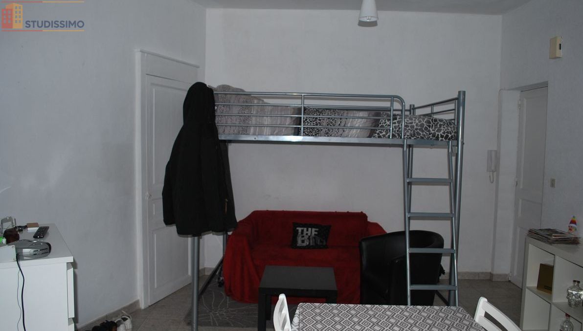 Studio meublé 24m² Fougères 35300 - Meublé, 1er étage - Photo 4