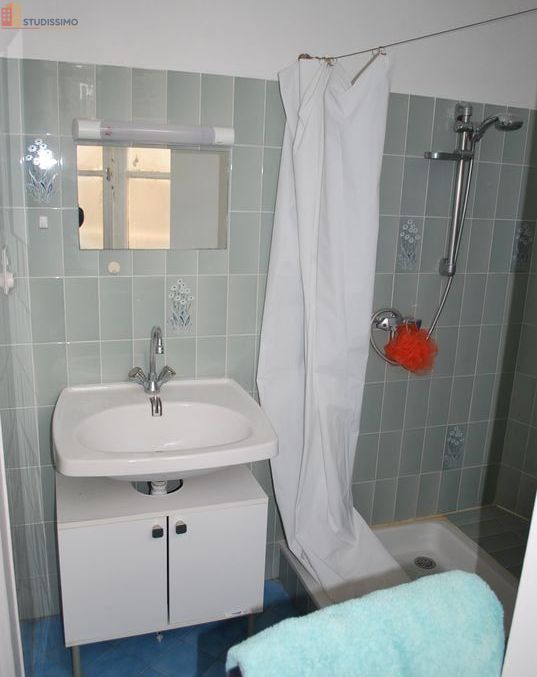Studio meublé 24m² Fougères 35300 - Meublé, 1er étage - Photo 2