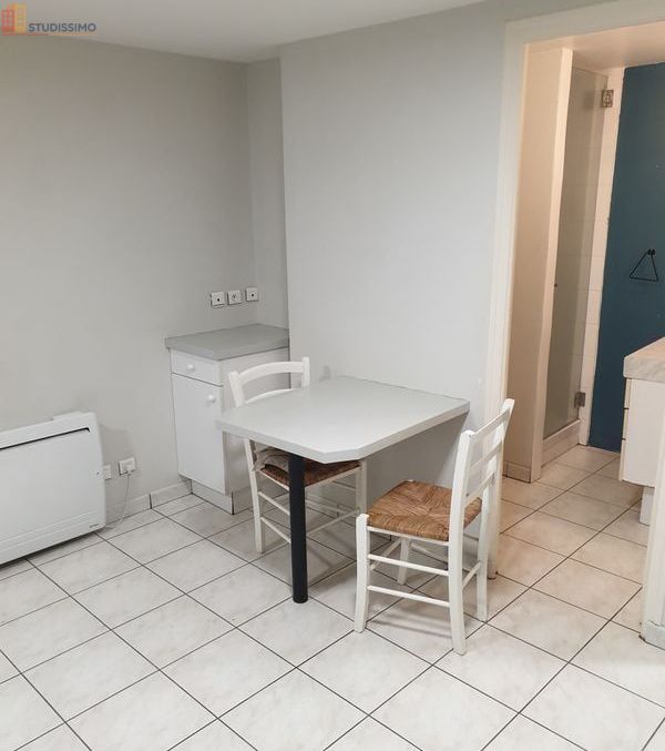 Studio meublé 18m² Fougères 35300 - Meublé, proche commodités - Photo 1