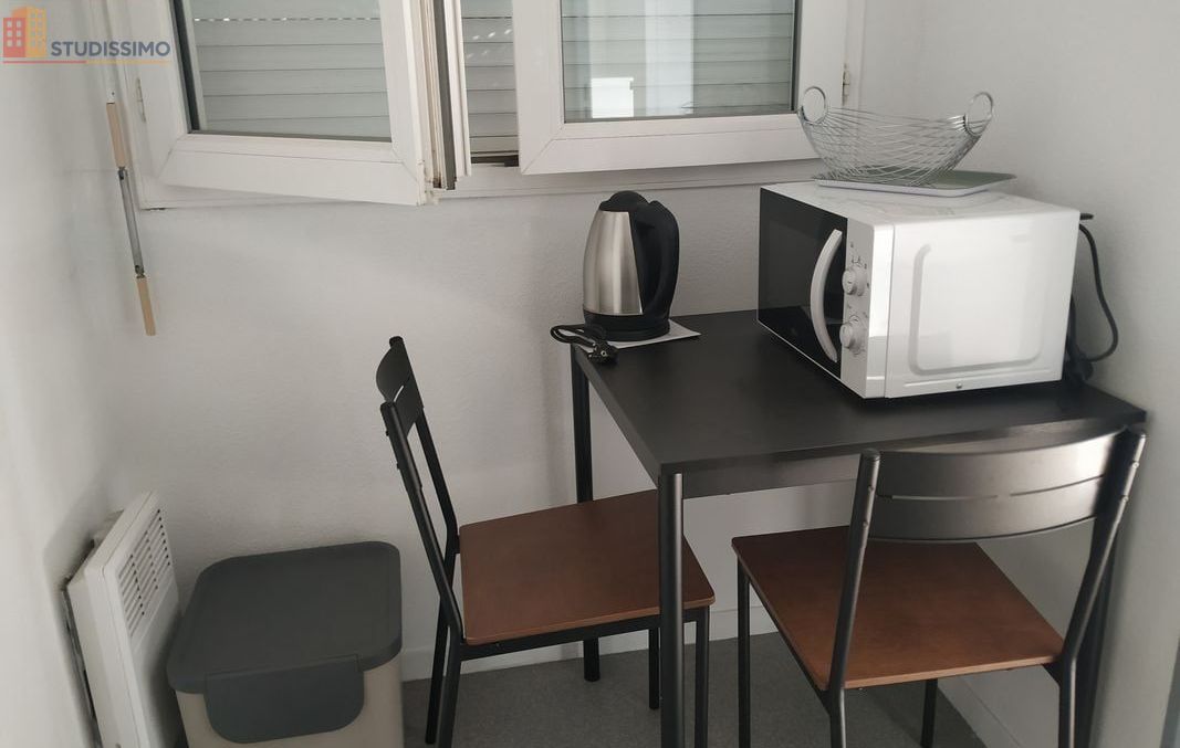 Studio meublé 25m² Bordeaux 33800 - Pour étudiant, dernier étage - Photo 2