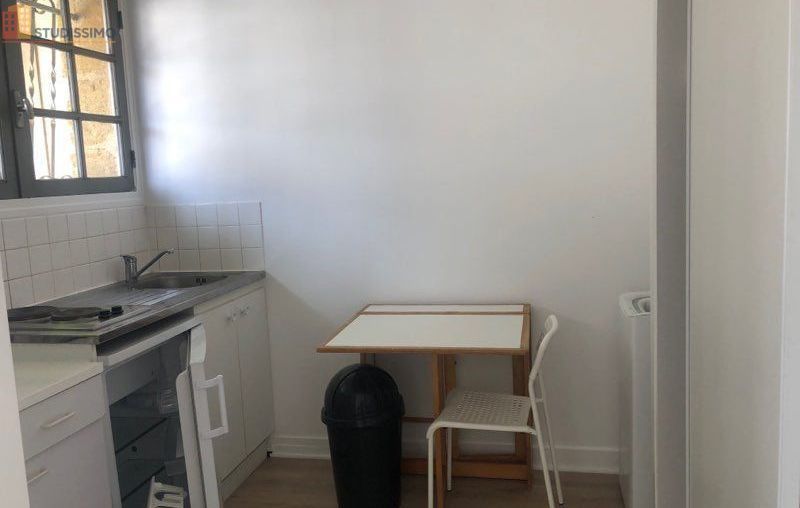Studio meublé 27m² Bordeaux Victoire - Meublé, proche commerces - Photo 2