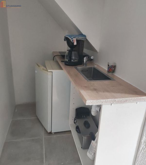 Studio meublé 19m² Pézenas - Meublé, 2e étage - Photo 2