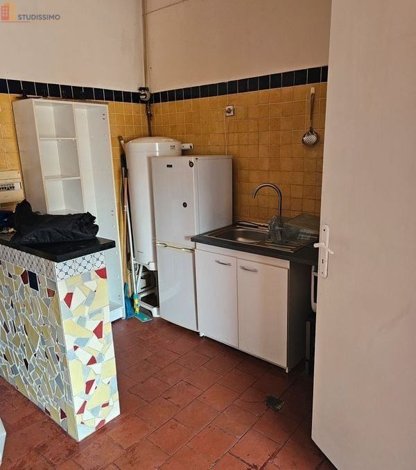 Studio meublé 28m² Sète 34200 - Joli, dernier étage - Photo 2