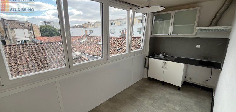 Studio 32m² Bordeaux centre - Calme, vue dégagée - Photo 6