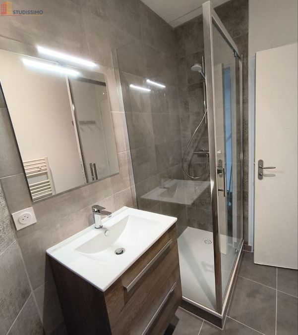 Studio 30m² Rennes centre - Meublé, dernier étage - Photo 1