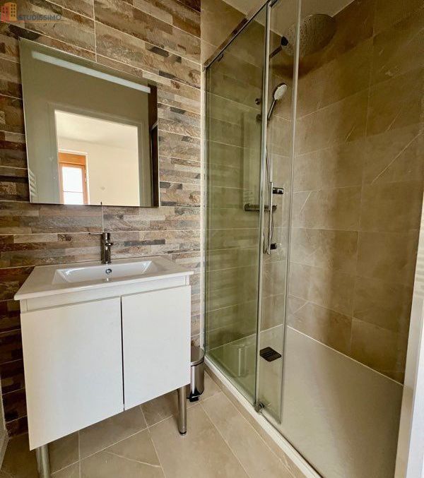 Studio meublé 22m² Fougères - Neuf, parking privé - Photo 2