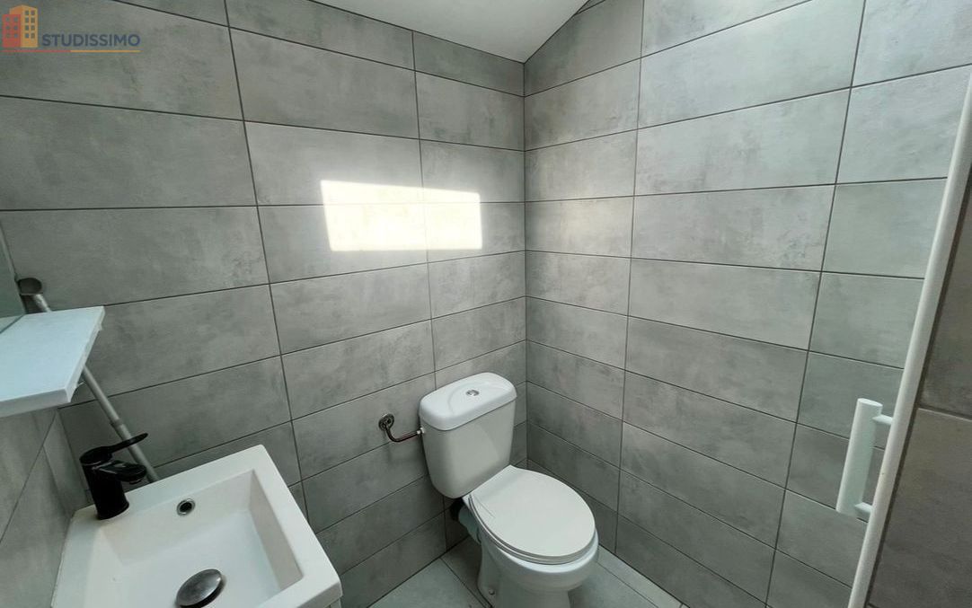 Studio 20m² Issoudun - Entièrement rénové, idéalement situé - Photo 2
