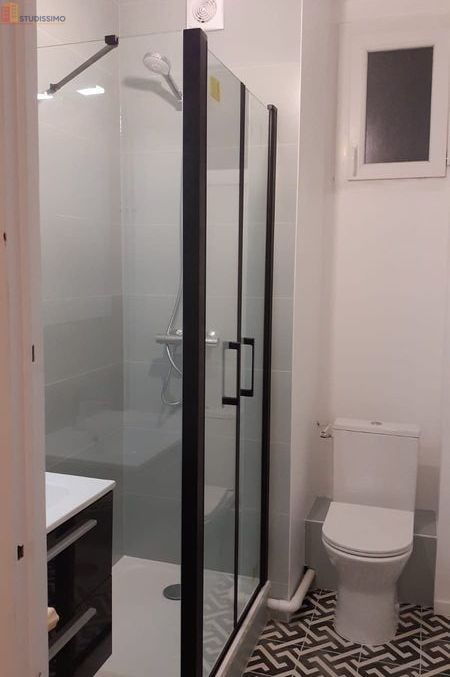 Studio meublé 29m² Rennes centre - Dernier étage, lumineux - Photo 2