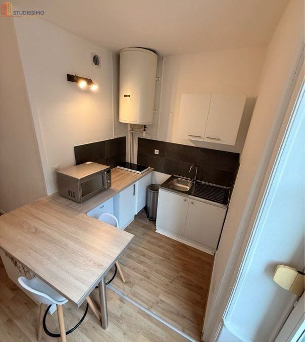 Studio meublé 23m² Fougères centre - Meublé, 1er étage - Photo 2