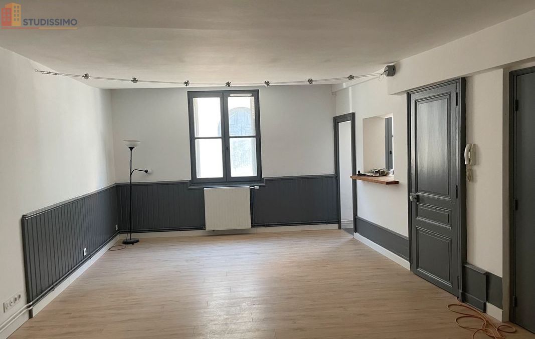 Studio 38m² Tours centre - Grand volume, pièce voûtée 10m² - Photo 1