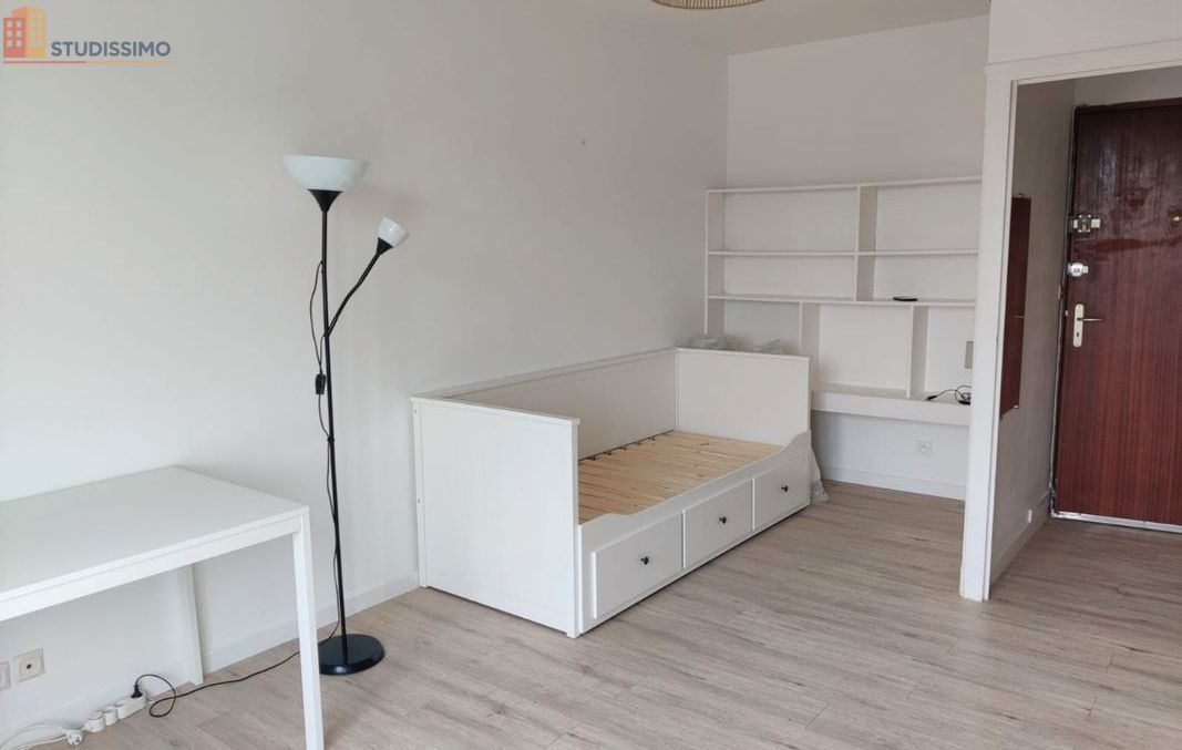 Studio meublé 22m² Tours 37000 - Étudiant, dernier étage - Photo 2