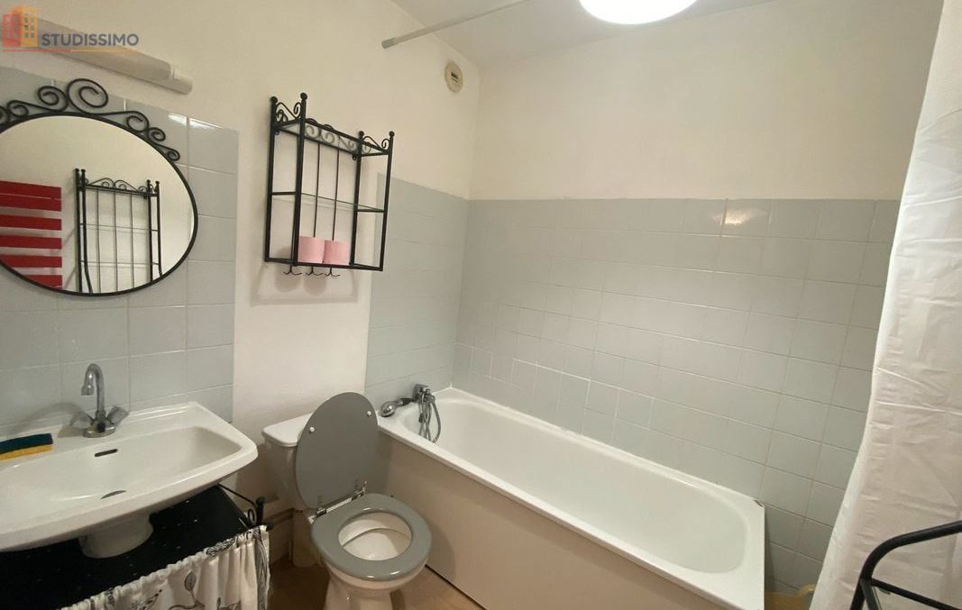 Studio meublé 32m² Tours - Rez-de-jardin, cour fermée - Photo 3