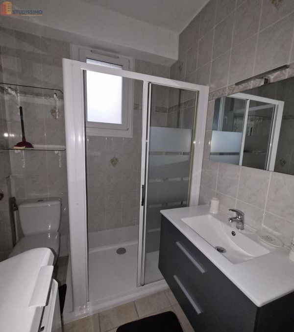 Studio meublé 28m² Grenoble centre - Meublé, 1er étage - Photo 2
