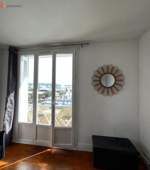 Studio meublé 11m² Grenoble 38100 - Lumineux, dernier étage - Photo 2