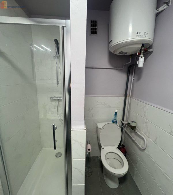 Studio meublé 22m² Grenoble 38000 - Lumineux, dernier étage - Photo 3