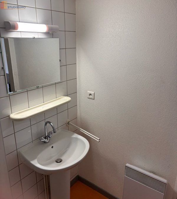 Studio meublé 24m² Moirans-en-Montagne - Parking privé - Photo 9