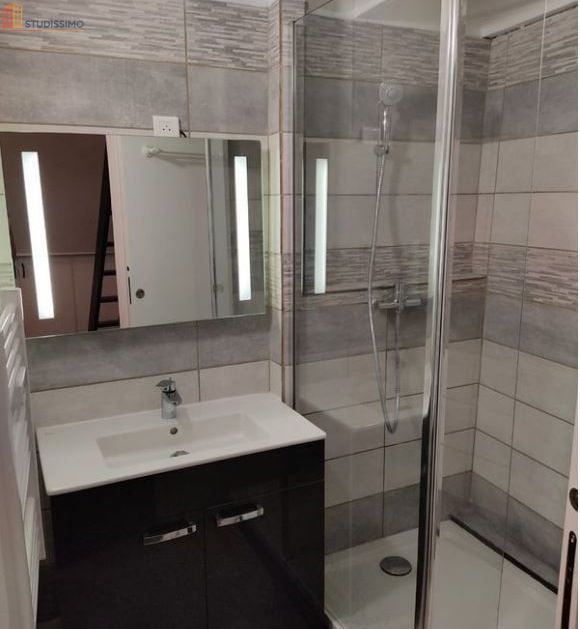 Studio meublé 28m² Dole - Rue piétonne, proche lycées - Photo 4