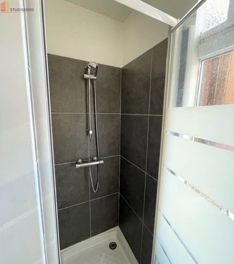 Studio meublé 23m² Saint-Étienne centre - Meublé, 1er étage - Photo 2