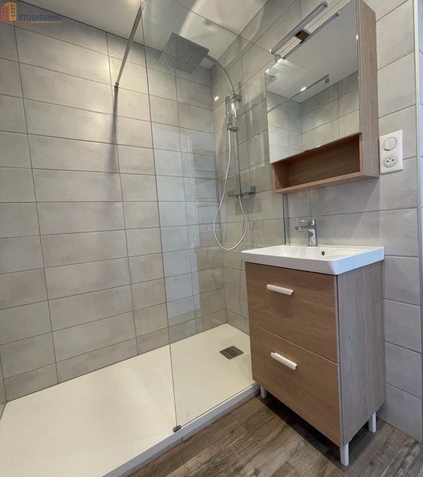 Studio meublé 32m² Saint-Étienne - 4e étage, ascenseur et cave - Photo 1