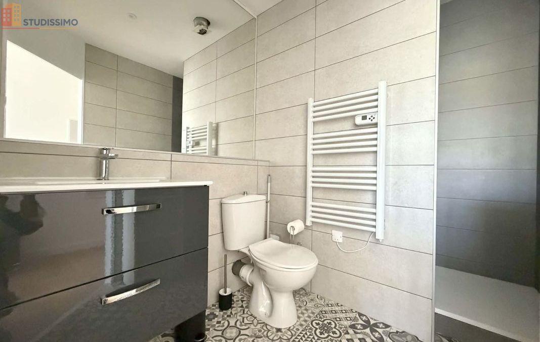 Studio 20m² Saint-Étienne 42100 - Meublé, dernier étage - Photo 2