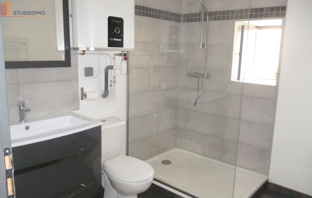 Studio meublé 32m² Montbrison - Meublé, DPE D - Photo 3