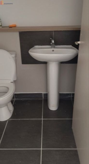 Studio 30m² Saint-Étienne centre - Meublé, grand séjour - Photo 2