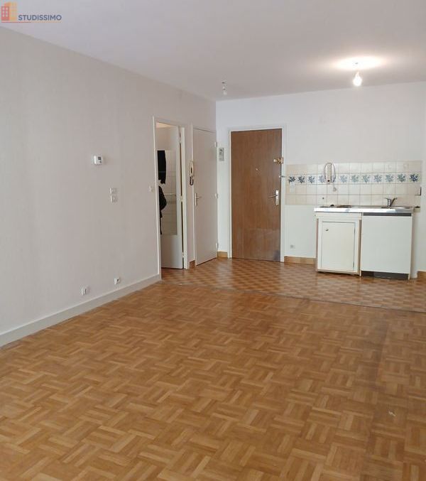 Studio meublé 27m² Feurs - Hyper centre, lumineux - Photo 2