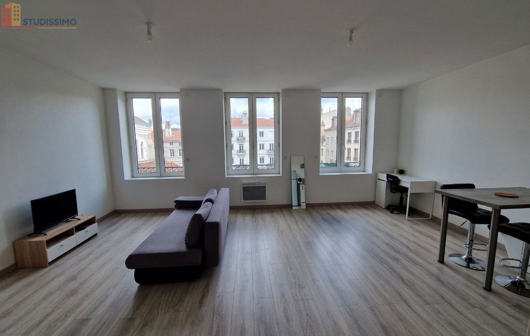 Studio 40m² Saint-Étienne 42000 - Meublé, dernier étage - Photo 1