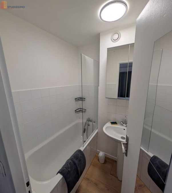 Studio meublé 29m² Saint-Étienne 42000 - Cour privative - Photo 1
