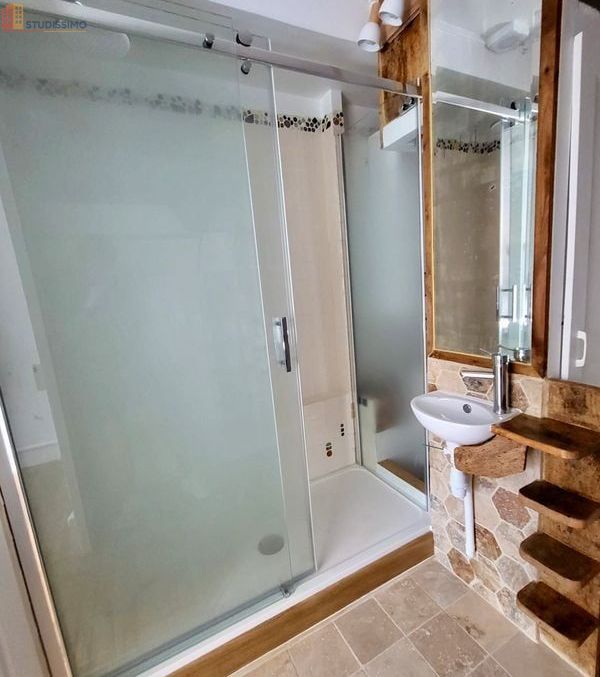 Studio meublé 21m² Saint-Étienne centre - Atypique, lumineux - Photo 10