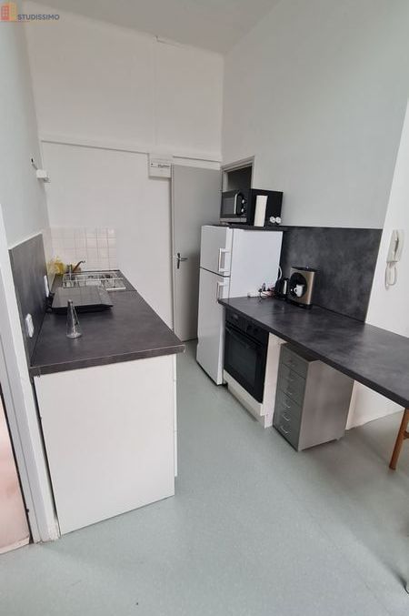 Studio meublé 24m² Yssingeaux - Plein centre, parking - Photo 3